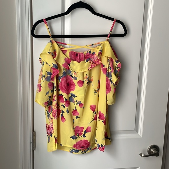 Yellow strappy top. - Picture 2 of 4